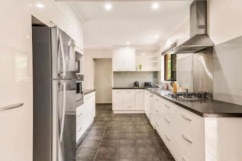 Modern Comfort Retreat 4Bed Cozy Haven W Pool - Mackay Tourism 3