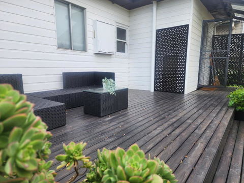 Modern Cottage Near Morwell CBD, Queen Beds, Netflix & Free Wifi - Mackay Tourism 2