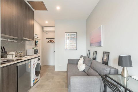 Modern Double Studio Room - AC - 1Mins To Central - Nearby Most Sydney Hotspots - Mackay Tourism 2