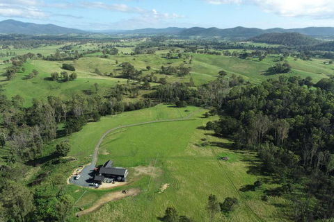 Modern Farmhouse - Mackay Tourism 2