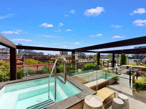 Modern, Luxury Oasis - Mackay Tourism 3
