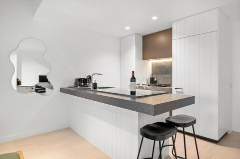 Modern, Luxury Oasis - Mackay Tourism 1