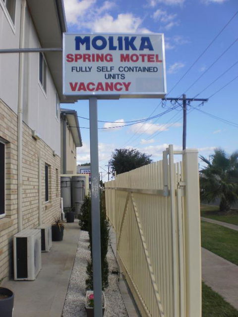 Molika Springs Motel - Mackay Tourism 0