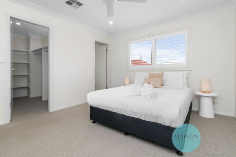 Modern Townhouse In The Heart Of Adamstown - Mackay Tourism 1