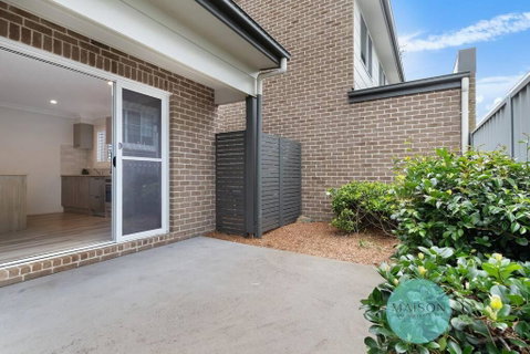 Modern Townhouse In The Heart Of Adamstown - Mackay Tourism 3