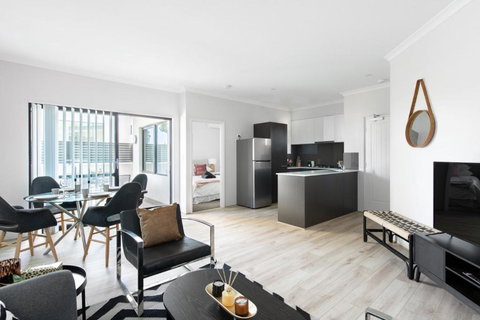 Minimalist Exec 2bdr Near River - Mackay Tourism 3