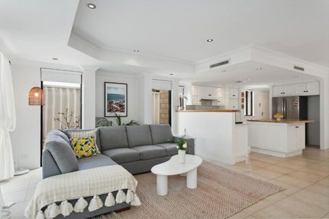 Newly Renovated Home Steps From Sorrento Beach - Mackay Tourism 1