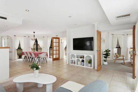 Newly Renovated Home Steps From Sorrento Beach - Mackay Tourism 2