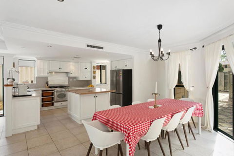 Newly Renovated Home Steps From Sorrento Beach - Mackay Tourism 3