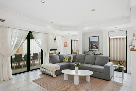 Newly Renovated Home Steps From Sorrento Beach - Mackay Tourism 0