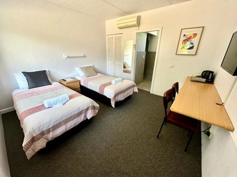 Mount Beauty Motor Inn - Mackay Tourism 3