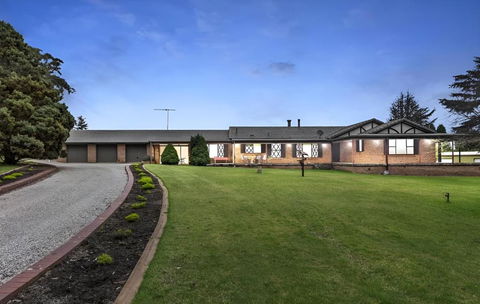 Mountain Culture Farm Stay - Pet Friendly - Mackay Tourism 0