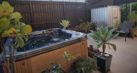 Mount Gravatt Guesthouse - Mackay Tourism 3