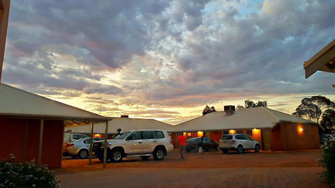 Mud Hut Motel - Mackay Tourism 1