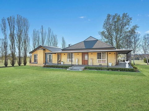 Mudgee Farm Stay - Mackay Tourism 0