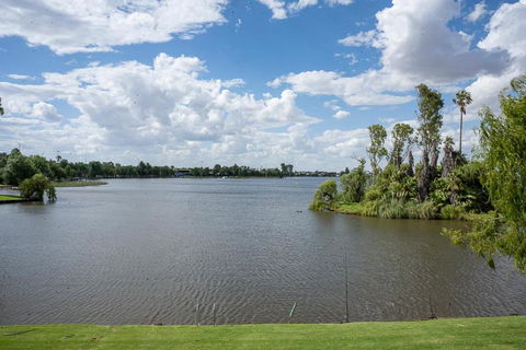 Mulwala Lakeside Apartment - Mackay Tourism 1