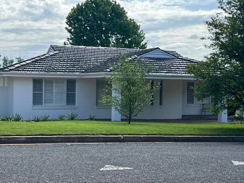 Narrandera Retreat - Mackay Tourism 0