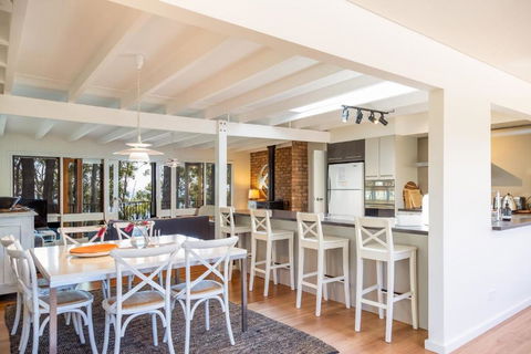 Narrawallee Beach House - Mackay Tourism 3