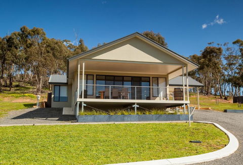 Neagles Retreat Villas - Mackay Tourism 3