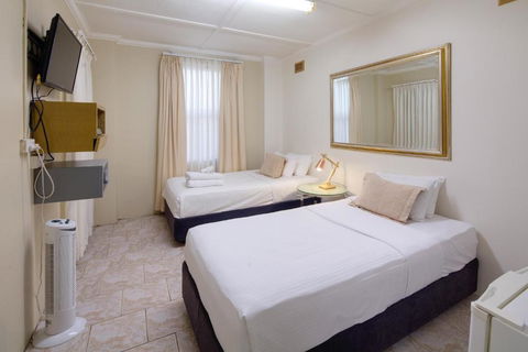 Neutral Bay Lodge - Mackay Tourism 3