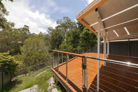 NEW 3BR Serene Creekside Retreat In Helensvale - Mackay Tourism 0