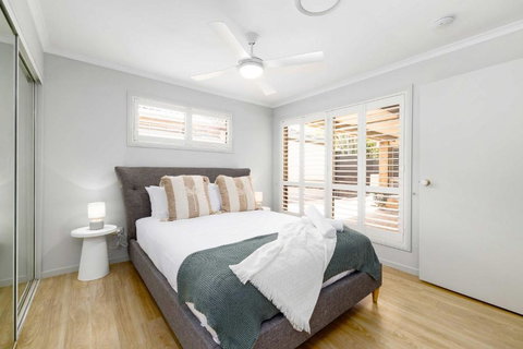 NEW 3BR Serene Creekside Retreat In Helensvale - Mackay Tourism 1