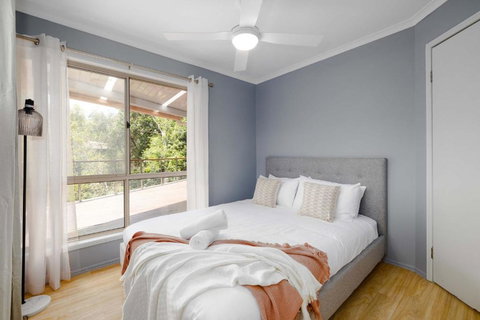 NEW 3BR Serene Creekside Retreat In Helensvale - Mackay Tourism 2