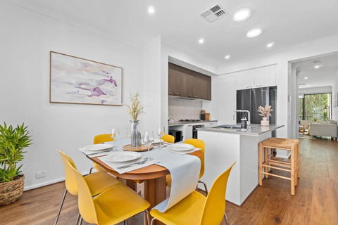 New Luxury Stylish Elegant Townhouse For Families - Mackay Tourism 2