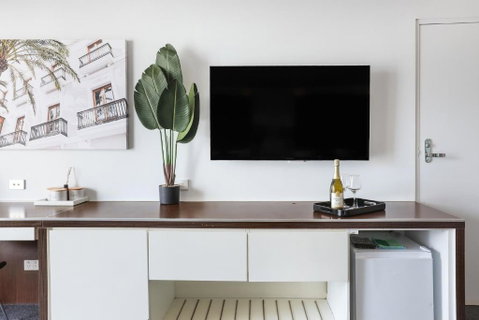 NEW Stunning Central Surfers Studio Apartment. - Mackay Tourism 3