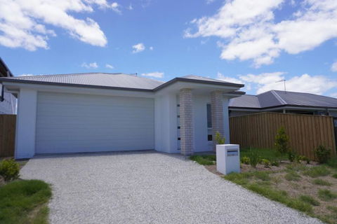 New Utopia 4 Bedrooms House Near Springfield - Mackay Tourism 1