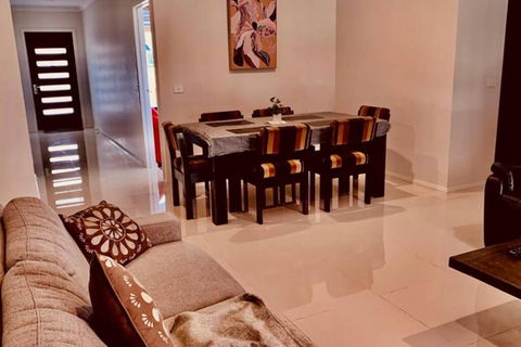 Newly Built Charming 4 BR House In Berwick Whole House - Mackay Tourism 0