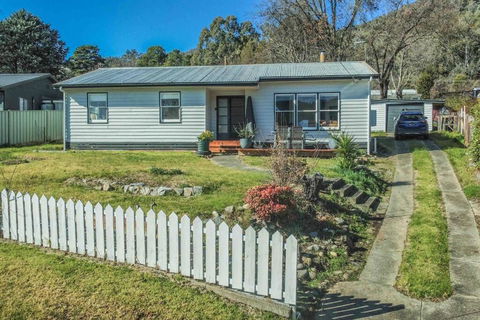 Mount Beauty 3BR Home - Mackay Tourism 0