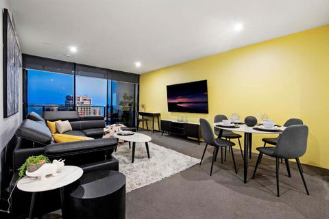 OCEAN VIEW - One Bedroom Spa Apartment - Circle On Cavill - Self Contained, Privately Managed - Mackay Tourism 2