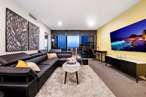 OCEAN VIEW - One Bedroom Spa Apartment - Circle On Cavill - Self Contained, Privately Managed - Mackay Tourism 1