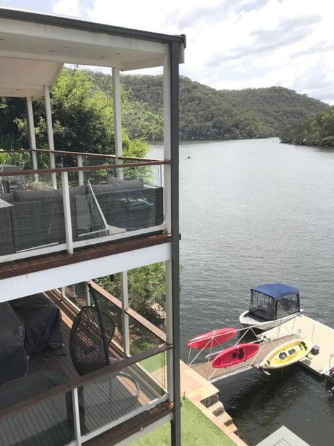 NINE At Berowra Waters, Luxury Waterfront With Hot Tub - Mackay Tourism 3