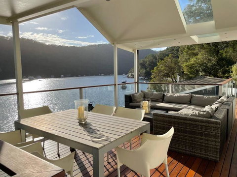 NINE At Berowra Waters, Luxury Waterfront With Hot Tub - Mackay Tourism 1