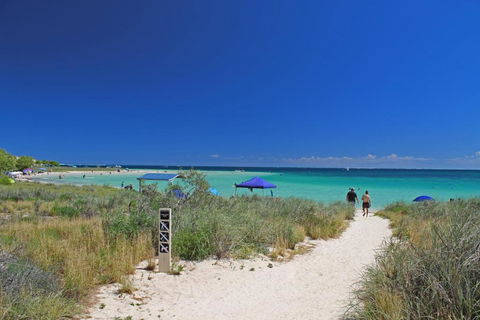 Ningaloo Club Backpackers - Mackay Tourism 1