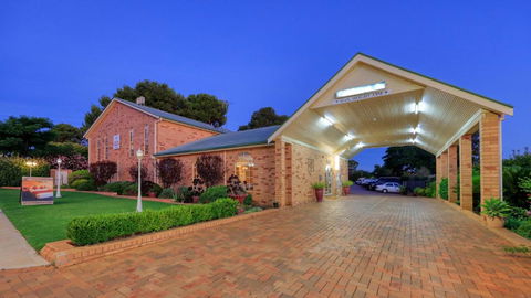 North Parkes Motel - Mackay Tourism 0