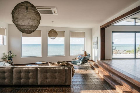 Novo Luxury Apartment Penguin Accommodation Itas - Mackay Tourism 3