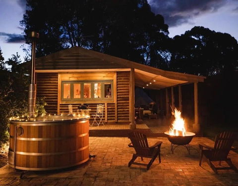 Nug Nug Park Cabin - Mackay Tourism 0