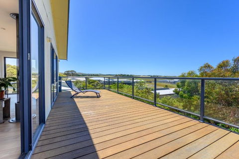 Ocean & Country Views, Spa, Pets Welcome, Fireplace - Your Ocean Oasis 10 Minutes To Phillip Island - Mackay Tourism 2