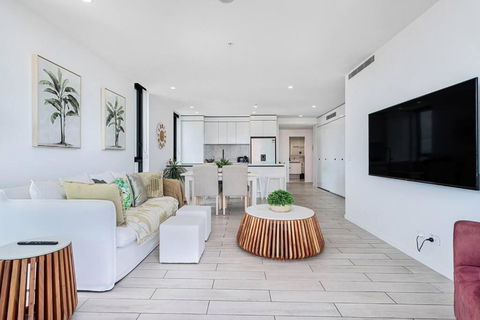 OPUS Apartment - Beach At Your Doorstep Short Walk To Light Rail - Mackay Tourism 2