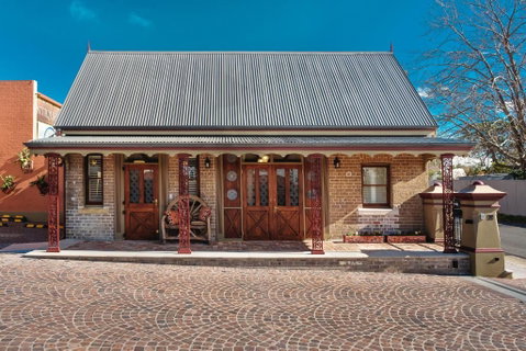 Old Bank Boutique Hotel - Mackay Tourism 0
