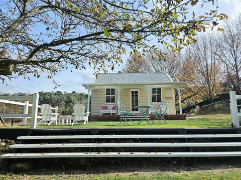 Old Oak Tree Cottage - Mackay Tourism 0