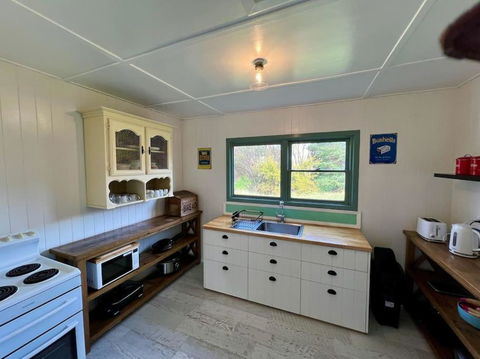 Old Oak Tree Cottage - Mackay Tourism 3