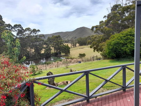 Old School Rocky Cape Guesthouse - Mackay Tourism 0