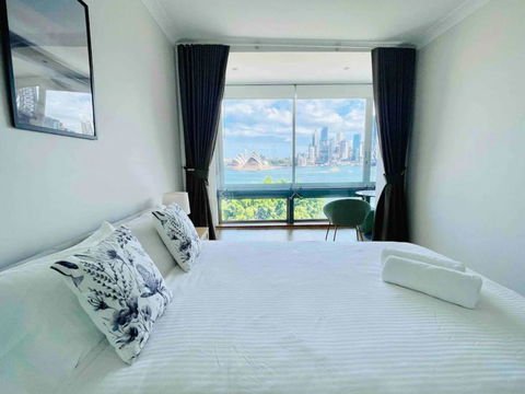 Opera & Harbour Bridge View Penthouse (3 Rooms) - Mackay Tourism 1