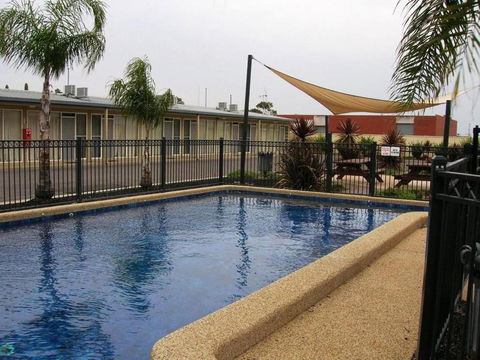 Overlander Hotel Motel - Mackay Tourism 3