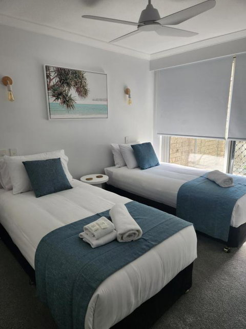 Pacific Surf Absolute Beachfront Apartments - Mackay Tourism 3