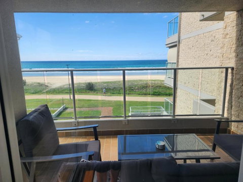 Pacific Surf Absolute Beachfront Apartments - Mackay Tourism 1